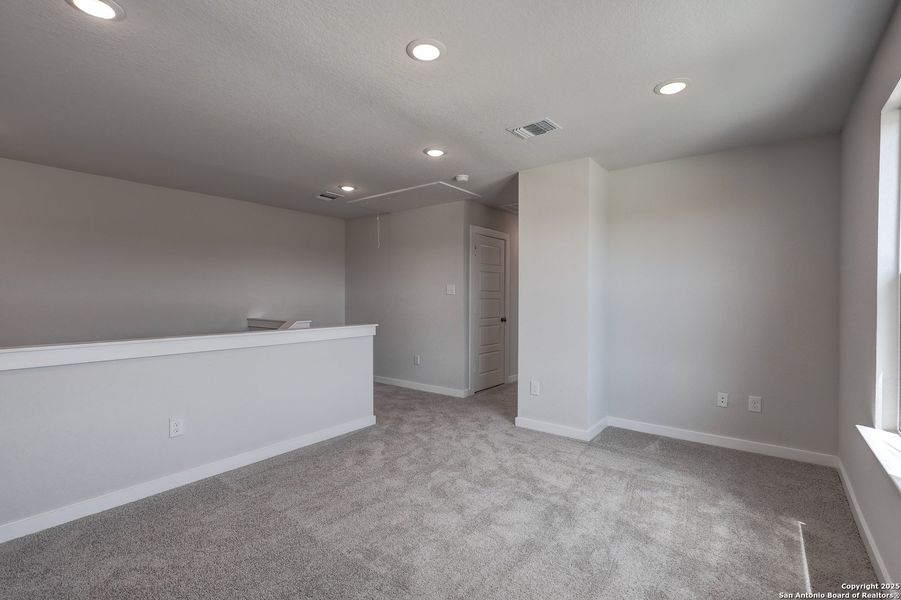 Spacious, unfurnished interior of a new home in Cinco Lakes, San Antonio (Image 23).