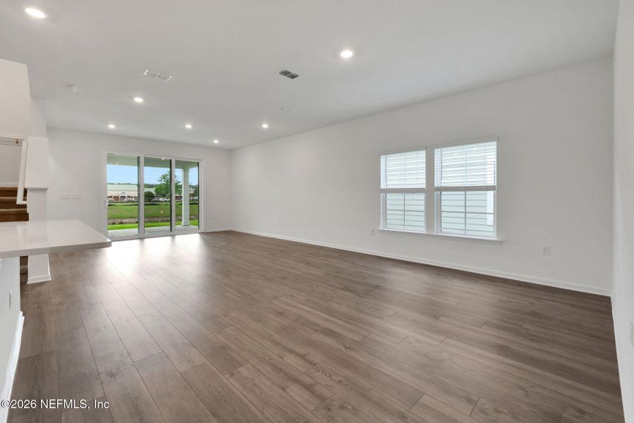 Spacious, unfurnished interior of a new home in Amberly, Green Cove Springs (Image 35).