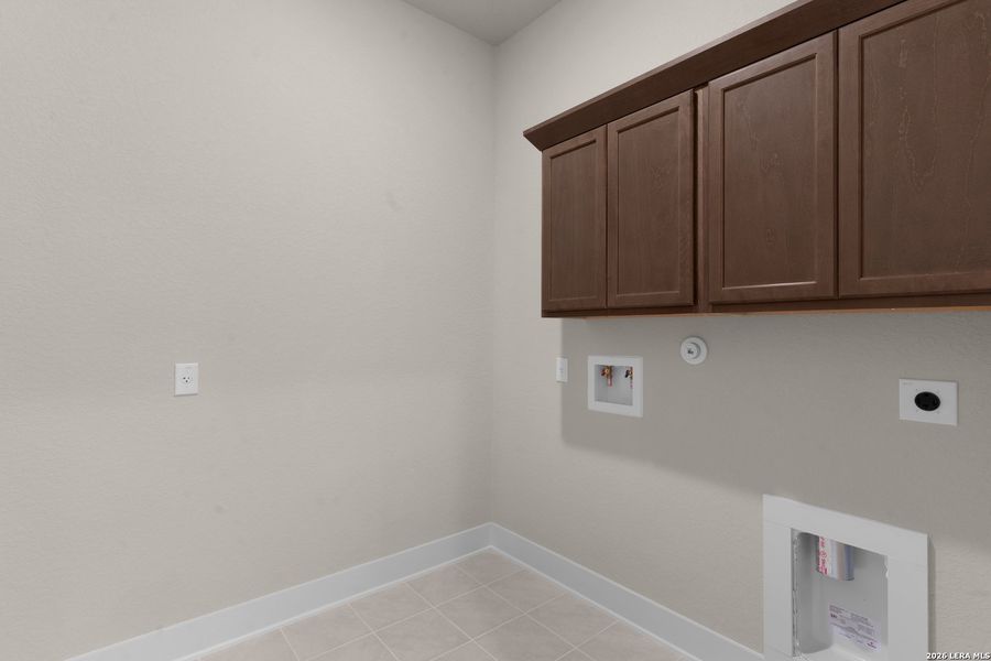 Spacious, unfurnished interior of a new home in Davis Ranch, San Antonio (Image 18). Spacious, unfurnished interior of a new home in Davis Ranch, San Antonio (Image 18).