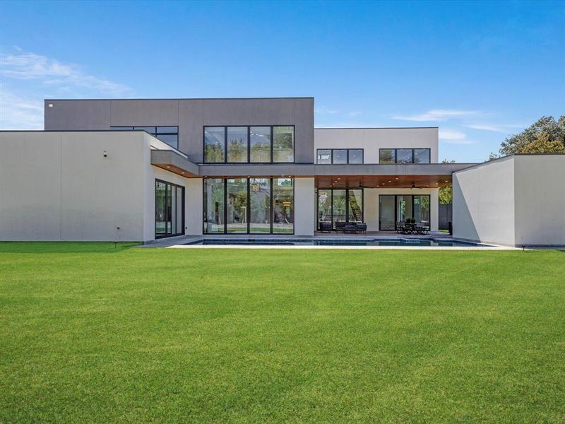 Exterior details and patio area of a home in , Dallas (Image 19).