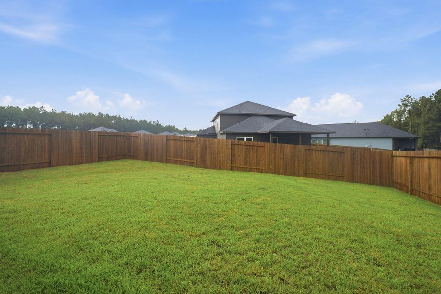 Exterior details and patio area of a home in Magnolia Springs, Montgomery (Image 3).