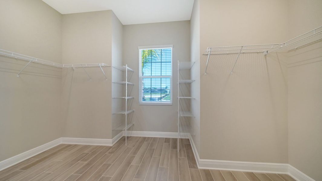 Spacious, unfurnished interior of a new home in Grand Palm, Venice (Image 31).