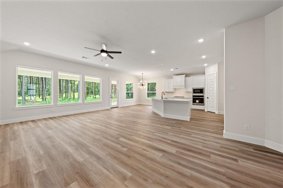 Spacious, unfurnished interior of a new home in Deer Pines, Conroe (Image 31).