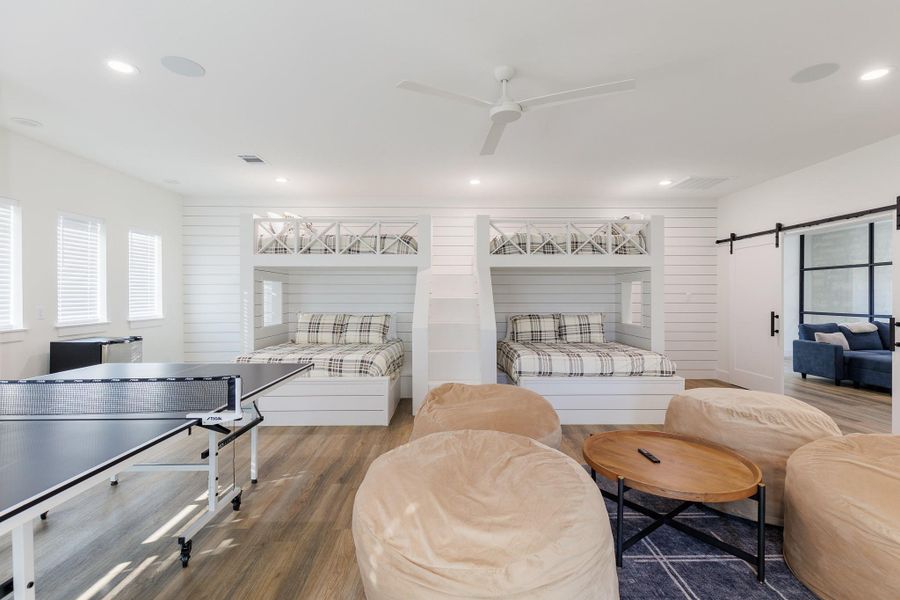 ENTERTAINMENT ROOM & BUNK BEDS ENTERTAINMENT ROOM & BUNK BEDS