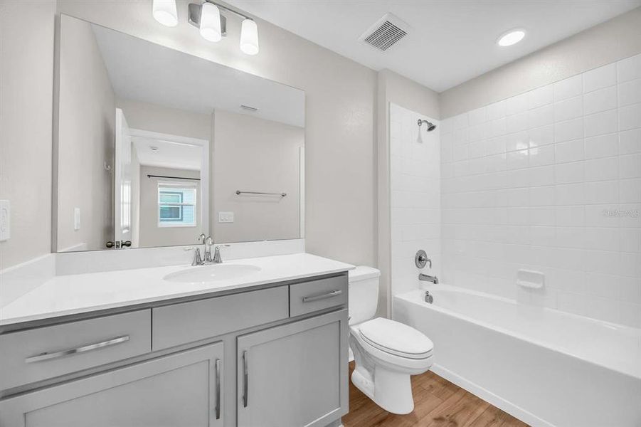 Furnished interior view inside a new home in , Orlando (Image 15).