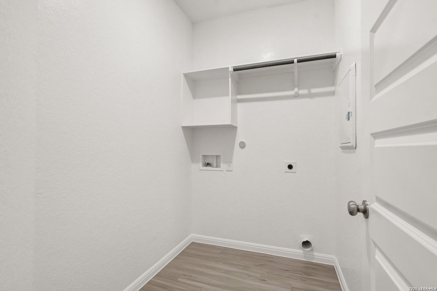 Spacious, unfurnished interior of a new home in Cinco Lakes, San Antonio (Image 20).