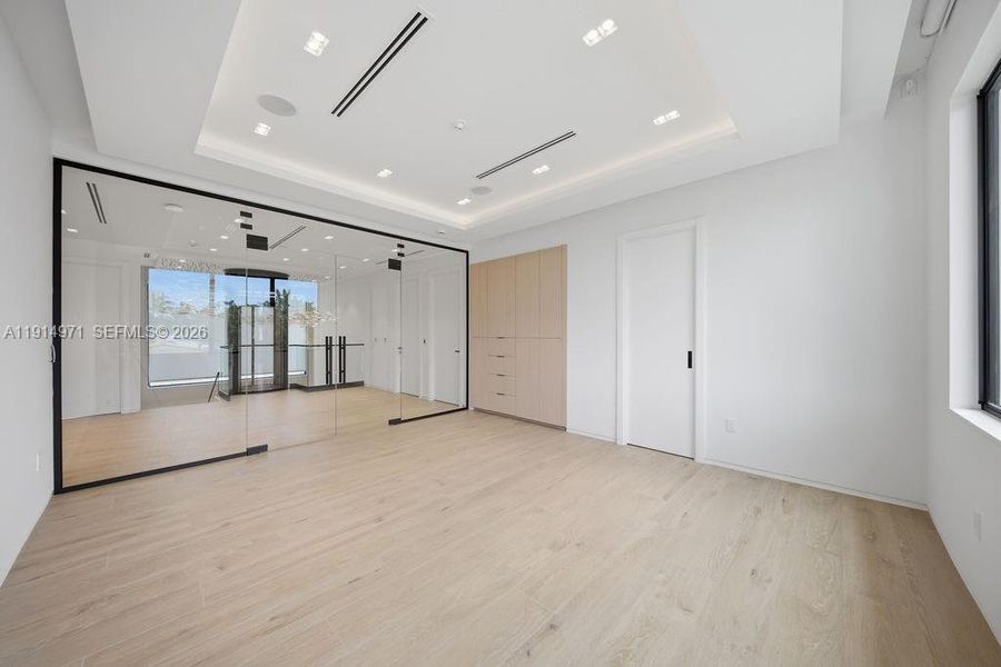 Spacious, unfurnished interior of a new home in , Fort Lauderdale (Image 71).