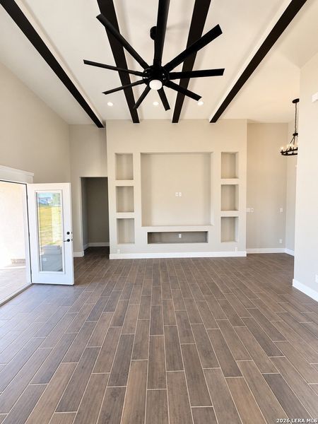 Spacious, unfurnished interior of a new home in , Eagle Pass (Image 18).