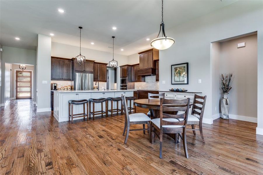 Bright and lovely casual dining space