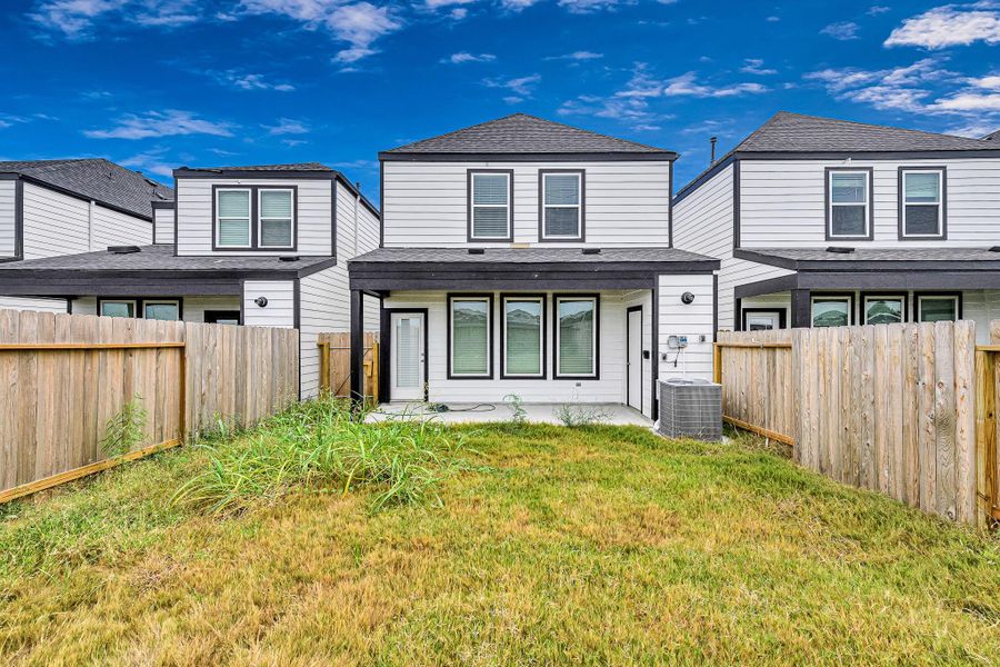 Front exterior of a new home in , Houston, TX, highlighting curb appeal (Image 18). Front exterior of a new home in , Houston, TX, highlighting curb appeal (Image 18).
