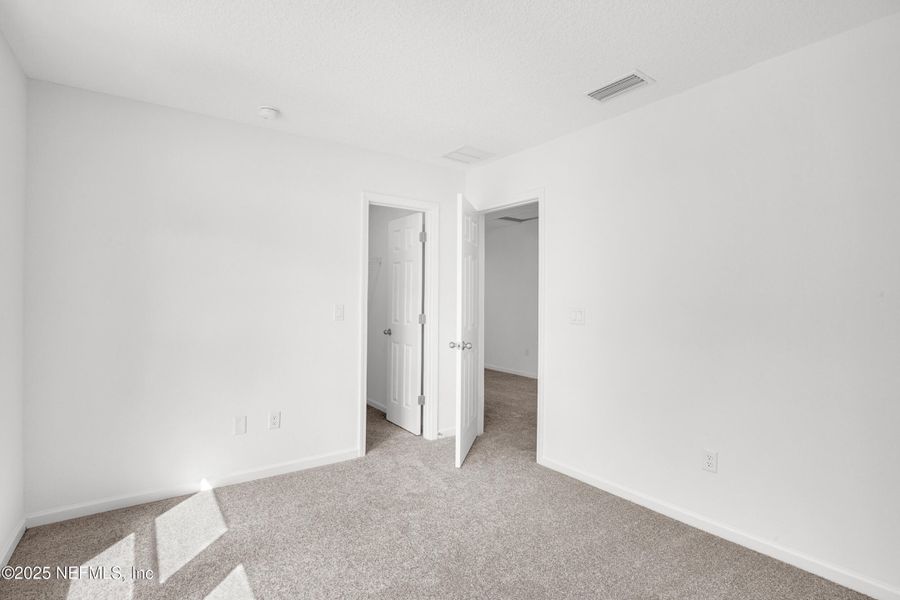 Spacious, unfurnished interior of a new home in , Palatka (Image 36).