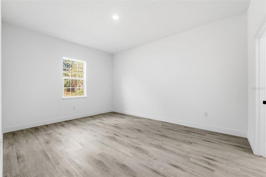 Spacious, unfurnished interior of a new home in , Ocala (Image 13).