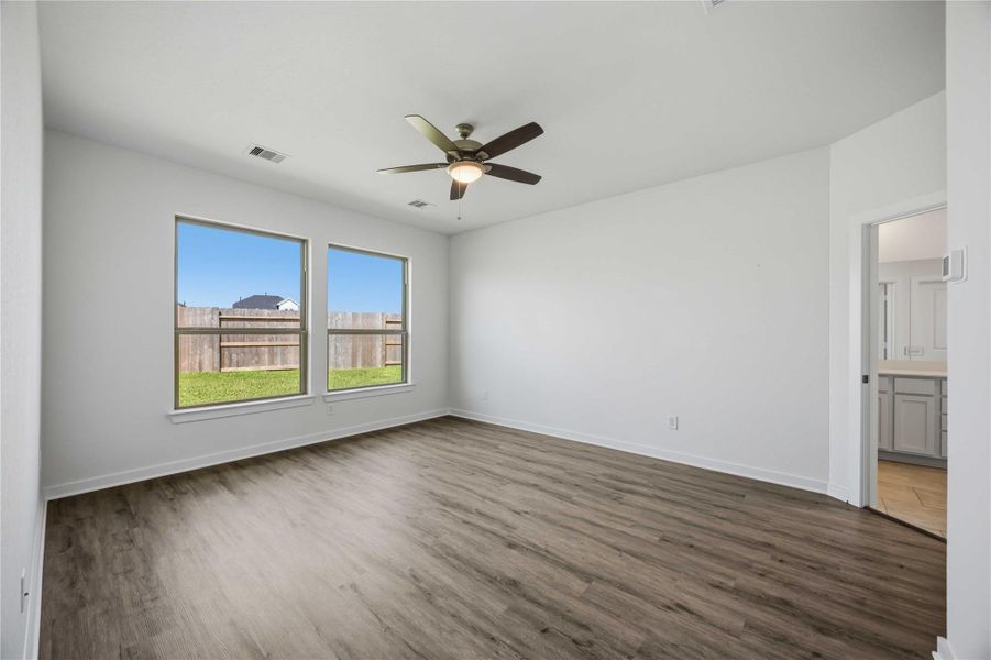 Spacious, unfurnished interior of a new home in La Segarra 40', Brookshire (Image 33). Spacious, unfurnished interior of a new home in La Segarra 40', Brookshire (Image 33).