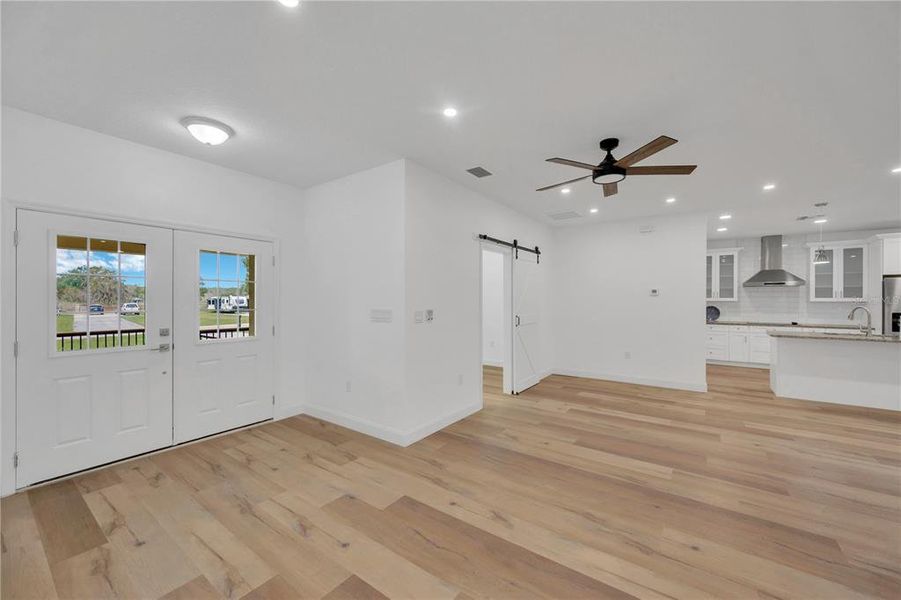 Spacious, unfurnished interior of a new home in , Dade City (Image 48).