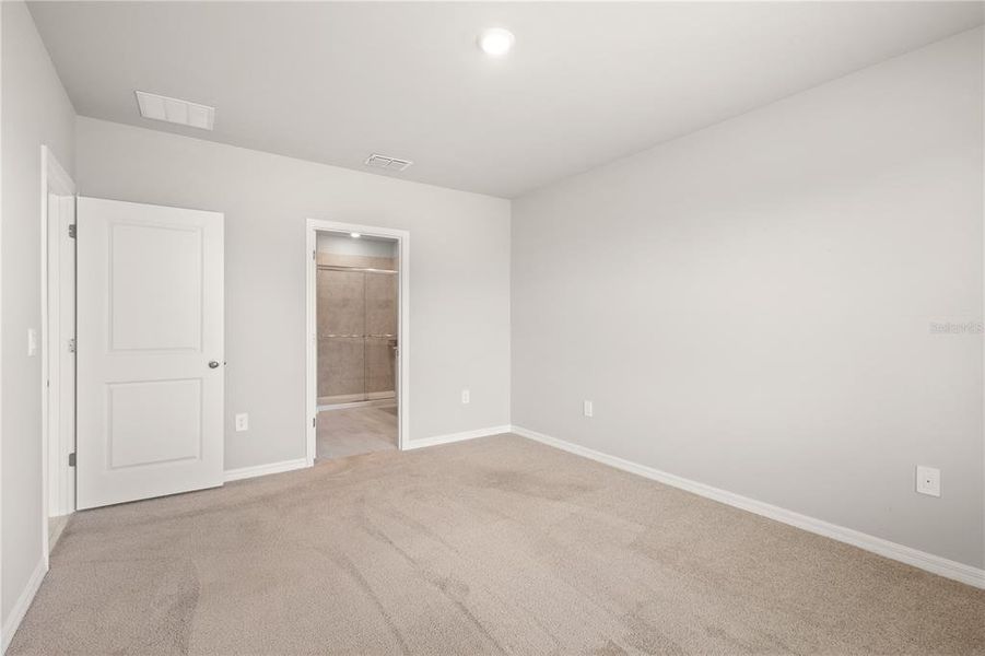 Spacious, unfurnished interior of a new home in , North Port (Image 27).