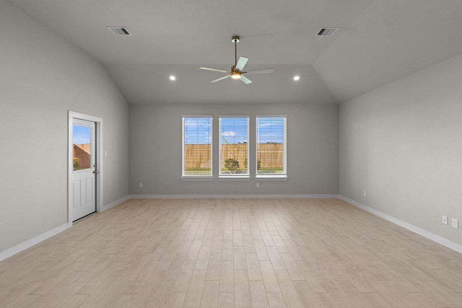 Spacious, unfurnished interior of a new home in Briarwood Crossing, Rosenberg (Image 27). Spacious, unfurnished interior of a new home in Briarwood Crossing, Rosenberg (Image 27).