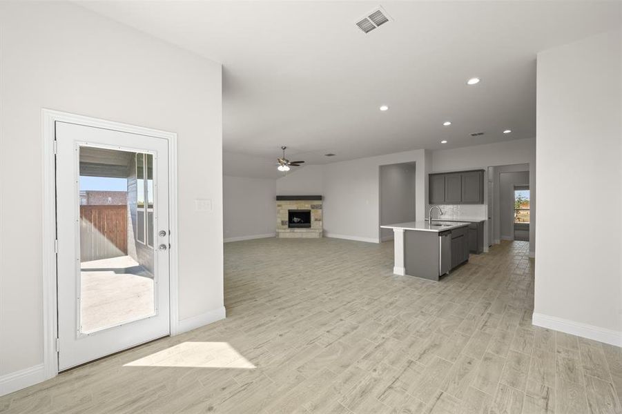 204 COmfort- Dining-2