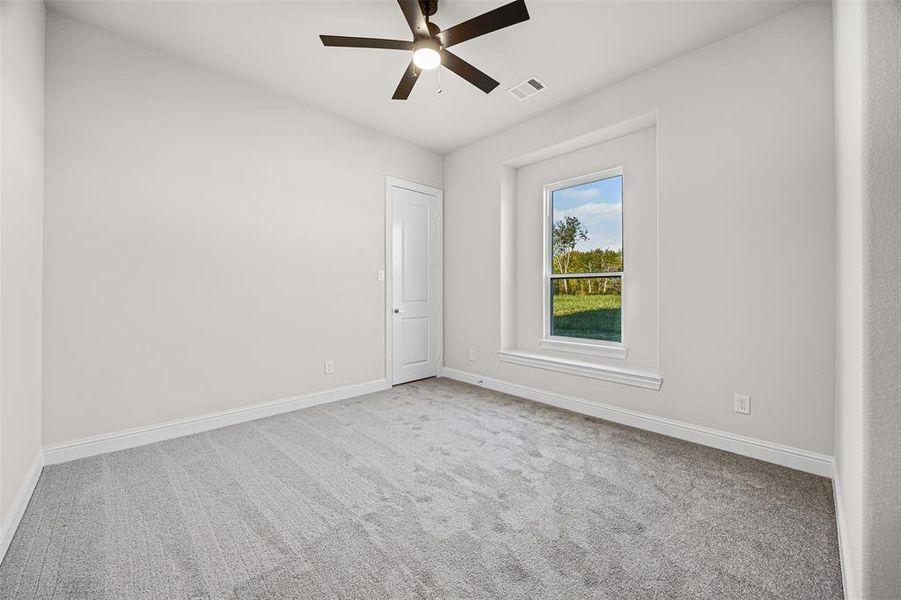 Spacious, unfurnished interior of a new home in Waterfall Ranch - 1 Acre Lots, Waxahachie (Image 20). Spacious, unfurnished interior of a new home in Waterfall Ranch - 1 Acre Lots, Waxahachie (Image 20).