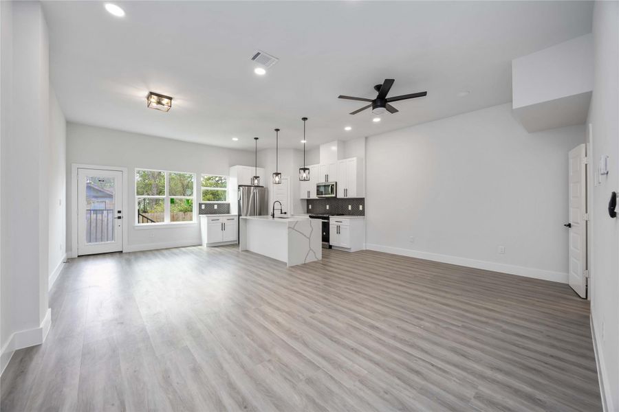 Spacious, unfurnished interior of a new home in , Houston (Image 15).