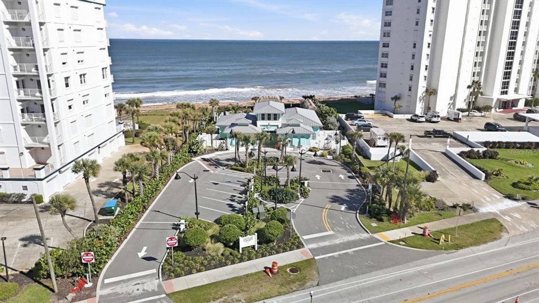 Condo located in Daytona Beach, FL showcasing its design and architecture (Image 5).