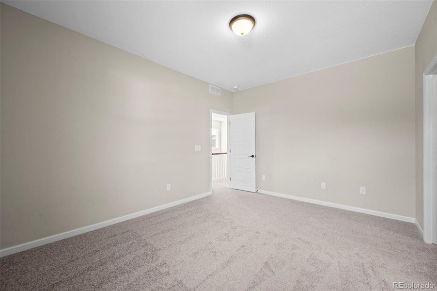 Spacious, unfurnished interior of a new home in , Aurora (Image 37).