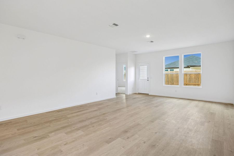 Spacious, unfurnished interior of a new home in Stokesbury, Waller (Image 16).