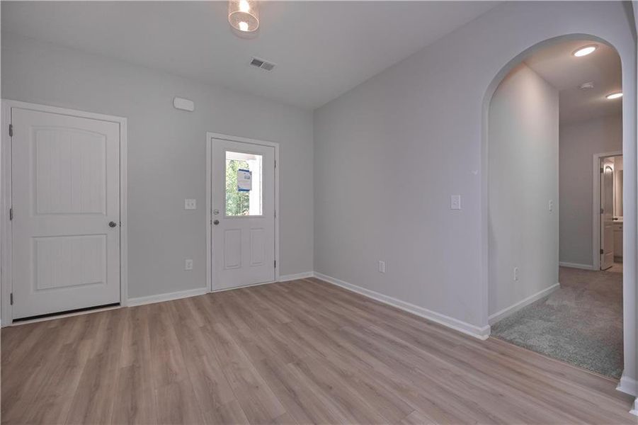 Spacious, unfurnished interior of a new home in , Villa Rica (Image 12).