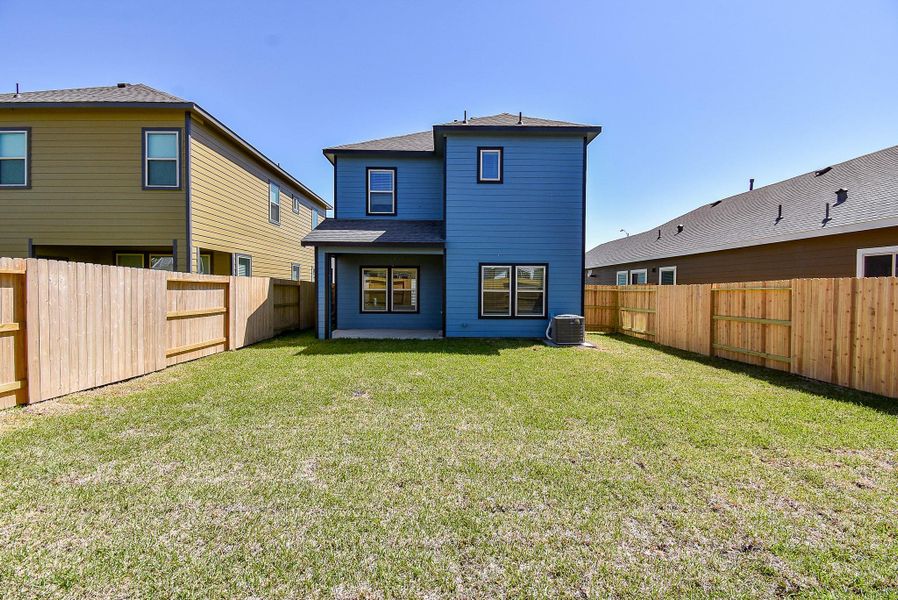 Exterior details and patio area of a home in Glendale Lakes, Arcola (Image 27).