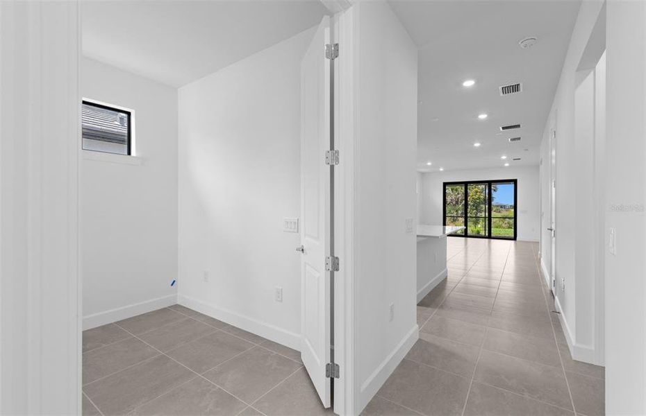 Spacious, unfurnished interior of a new home in Talon Preserve on Palmer Ranch, Nokomis (Image 17).