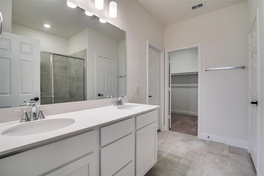 Furnished interior view inside a new home in Cottonwood Creek, Seagoville (Image 6).