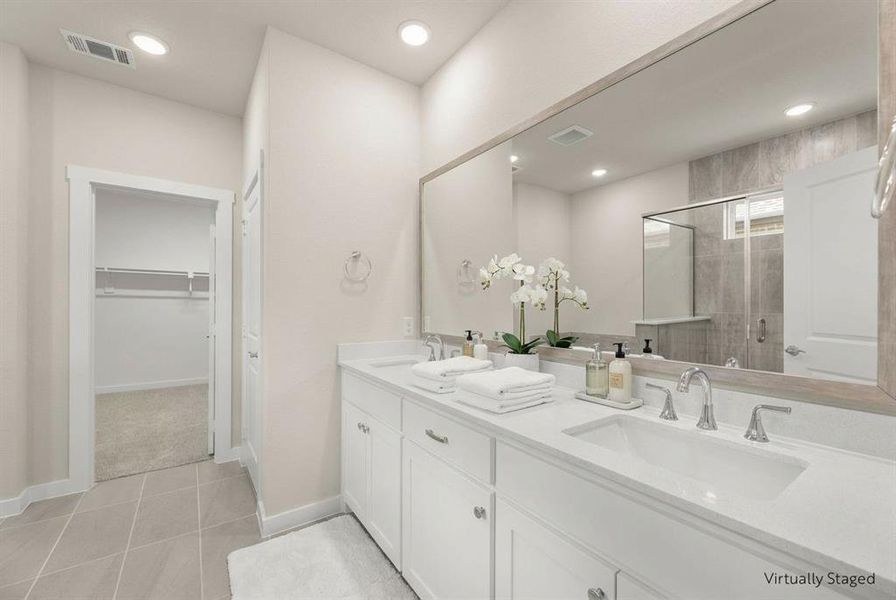 514 Sherwood primary bathvs Hickory (5)