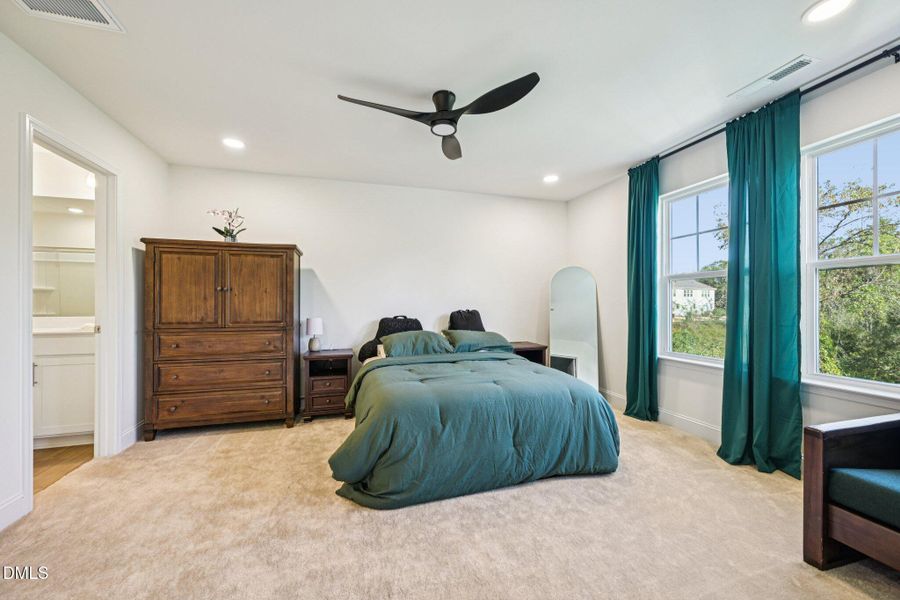 22-web-or-mls-Honeydew Way-S0710-022