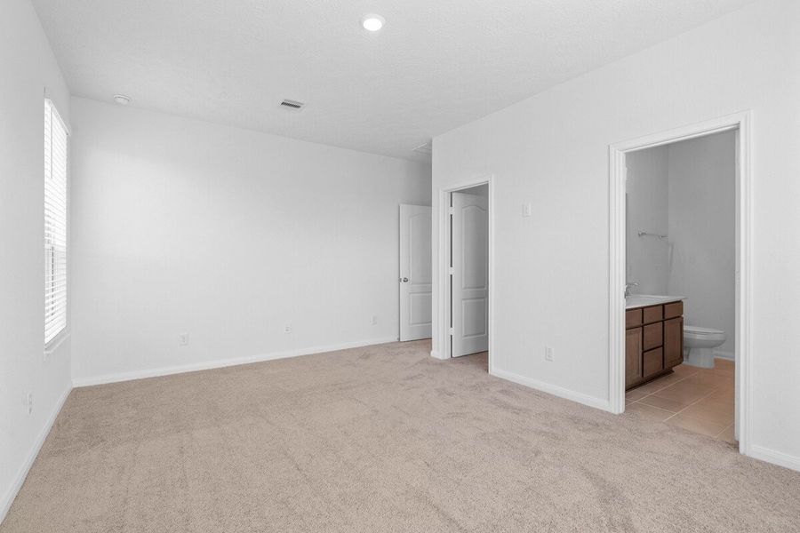 Spacious, unfurnished interior of a new home in Sunset Grove South, Hitchcock (Image 7). Spacious, unfurnished interior of a new home in Sunset Grove South, Hitchcock (Image 7).
