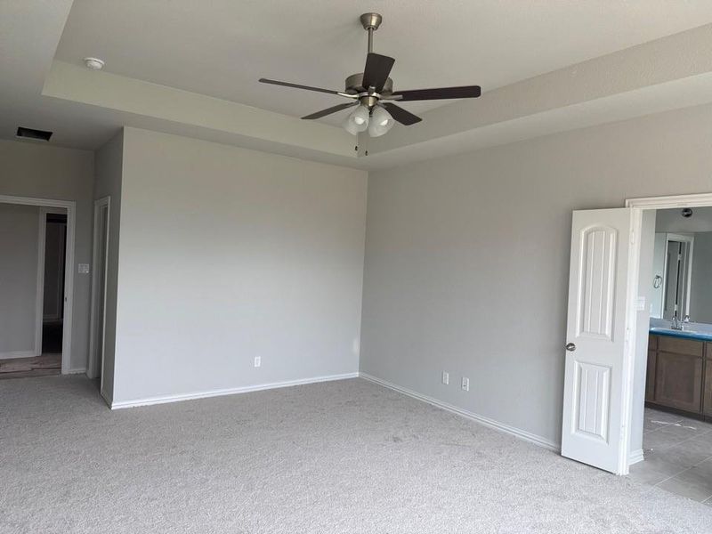 Spacious, unfurnished interior of a new home in Covenant Park, Springtown (Image 3).