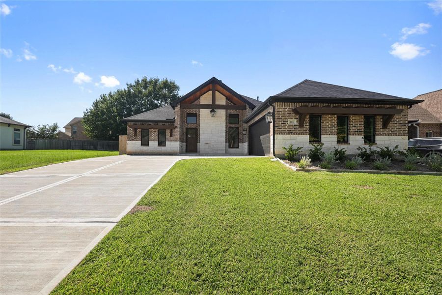 Front exterior of a new home in Bentwater, Montgomery, TX, highlighting curb appeal (Image 1). Front exterior of a new home in Bentwater, Montgomery, TX, highlighting curb appeal (Image 1).