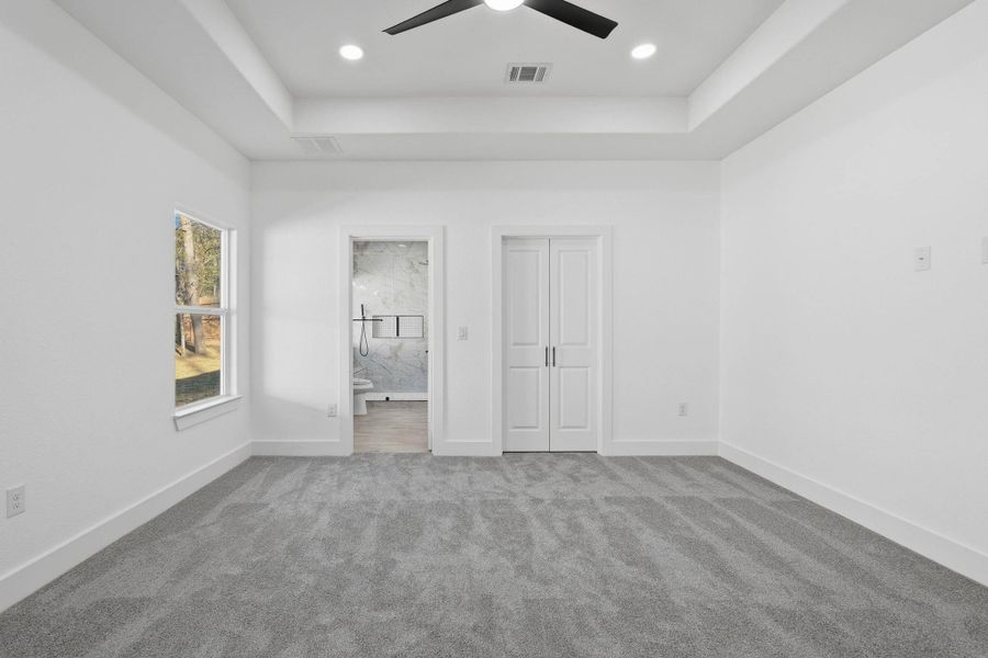 Spacious, unfurnished interior of a new home in , Willis (Image 12).