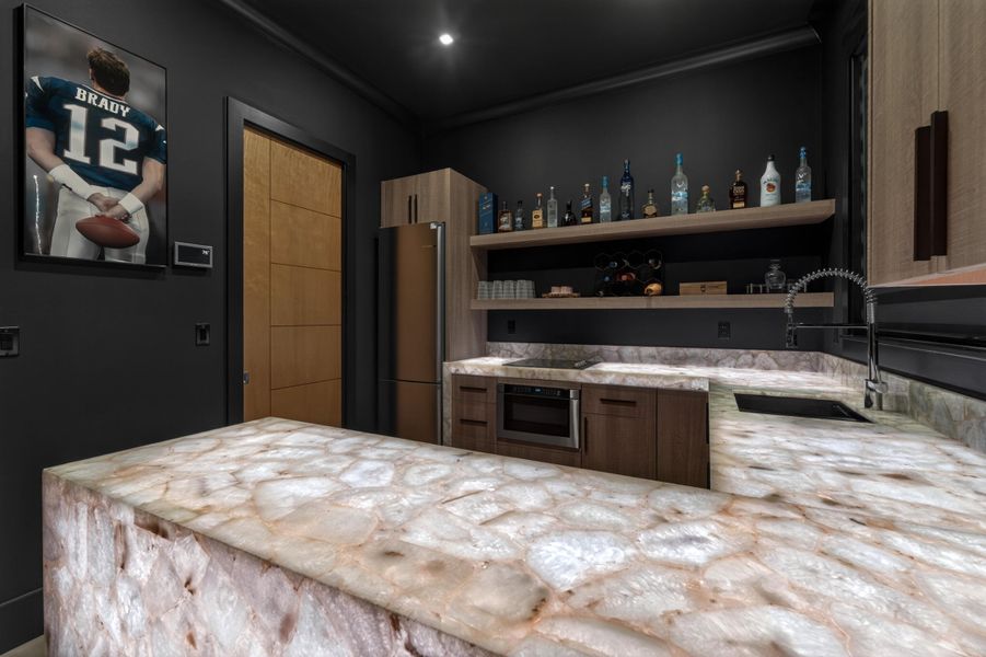 GAMEROOM BAR / KITCHEN