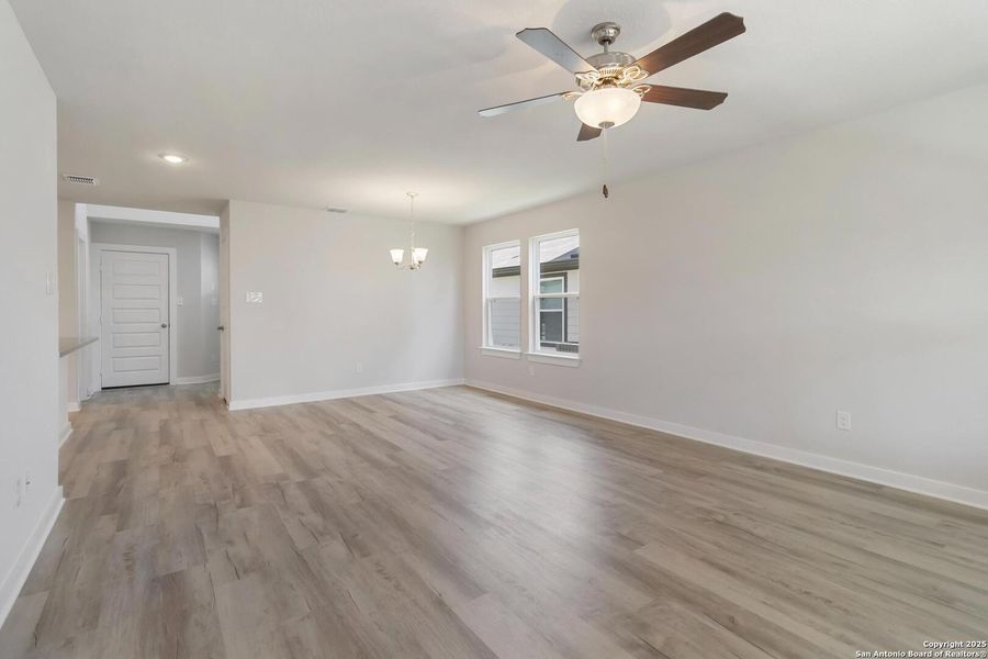 Spacious, unfurnished interior of a new home in Willow Point, San Antonio (Image 20). Spacious, unfurnished interior of a new home in Willow Point, San Antonio (Image 20).