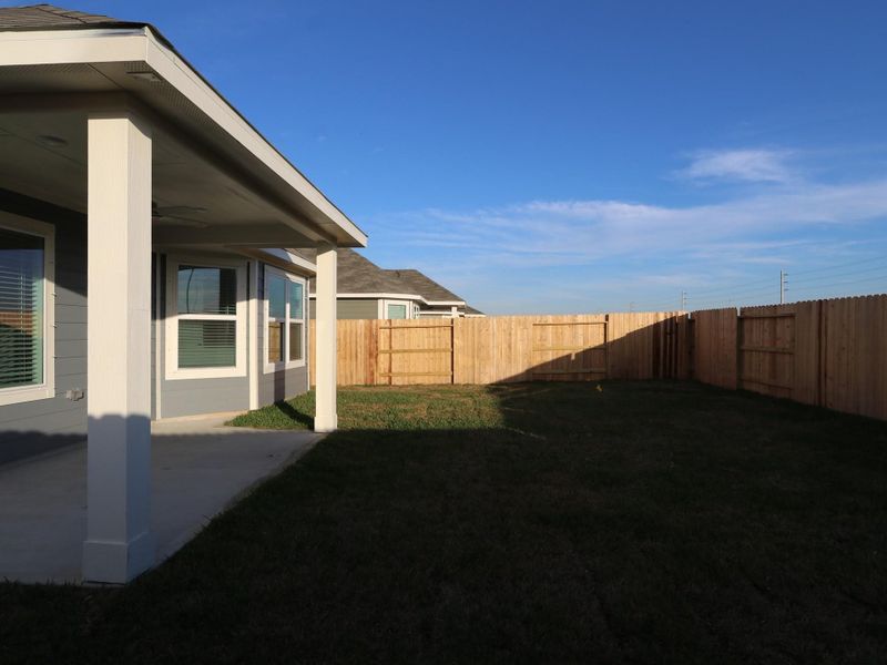 Exterior details and patio area of a home in Ambrose, La Marque (Image 4).