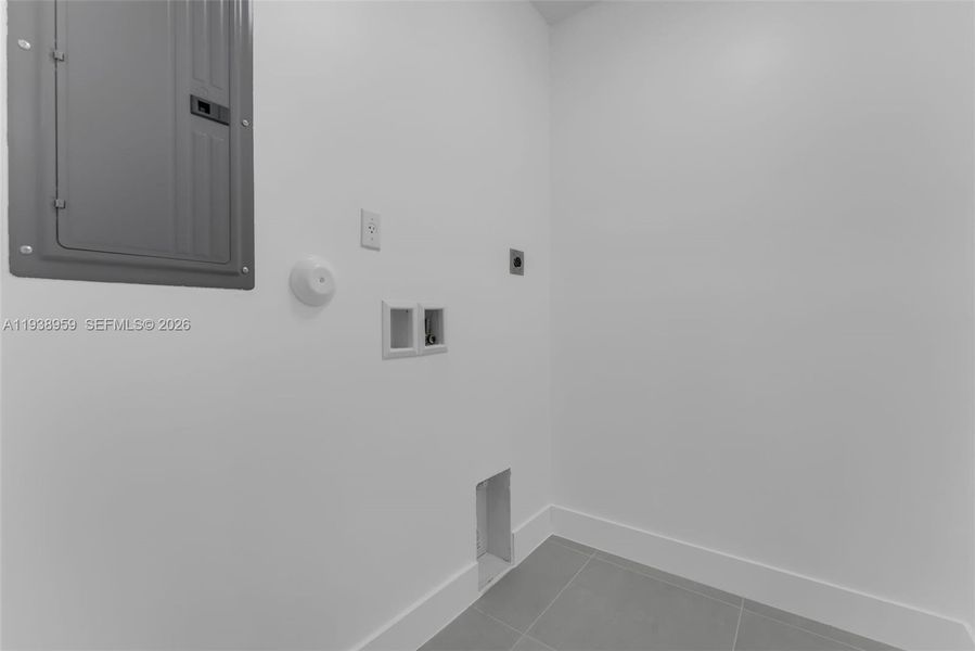 Spacious, unfurnished interior of a new home in , Miami (Image 30).