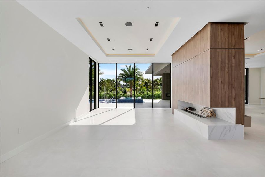 Spacious, unfurnished interior of a new home in , Plantation (Image 52).