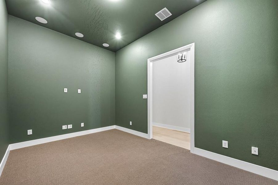 Spacious, unfurnished interior of a new home in Dove Hollow, Waxahachie (Image 21). Spacious, unfurnished interior of a new home in Dove Hollow, Waxahachie (Image 21).