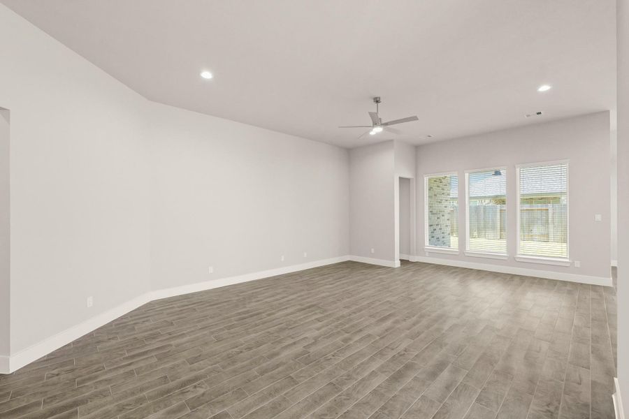 Spacious, unfurnished interior of a new home in Briarwood Crossing, Rosenberg (Image 10). Spacious, unfurnished interior of a new home in Briarwood Crossing, Rosenberg (Image 10).