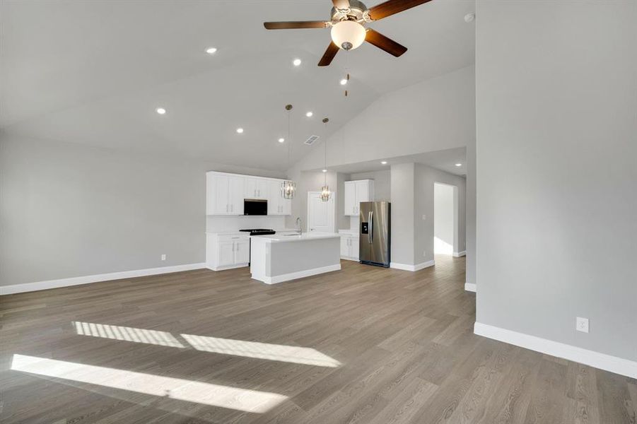 Spacious, unfurnished interior of a new home in Stonehaven, Seagoville (Image 14). Spacious, unfurnished interior of a new home in Stonehaven, Seagoville (Image 14).