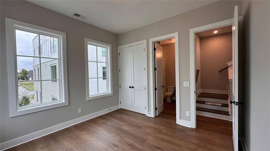 Spacious, unfurnished interior of a new home in , Atlanta (Image 12).