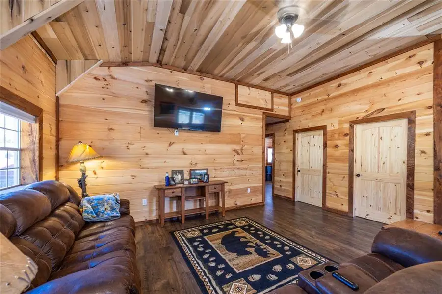 Community amenities in , Jasper (Image 30).