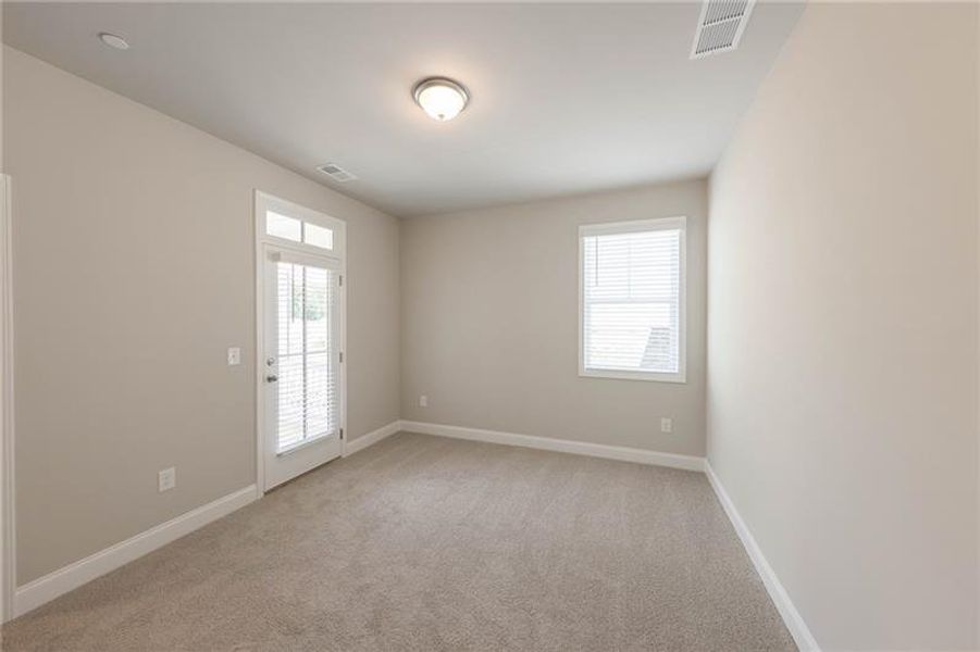 Spacious, unfurnished interior of a new home in Livingstone Park, Kennesaw (Image 24).