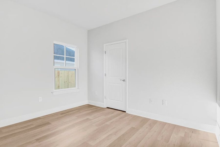 Spacious, unfurnished interior of a new home in The Bluffs at Lafayette, Freeport (Image 15).