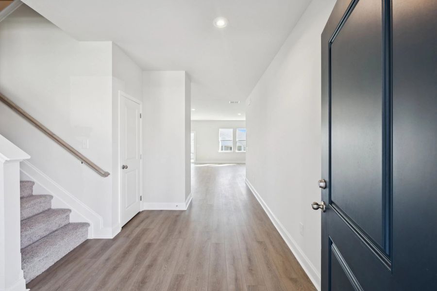 Spacious, unfurnished interior of a new home in Cades Bluff, Lebanon (Image 14).