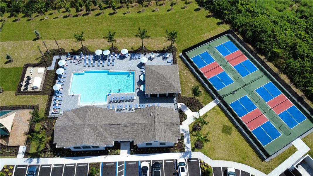 Community amenities in , Englewood (Image 34).